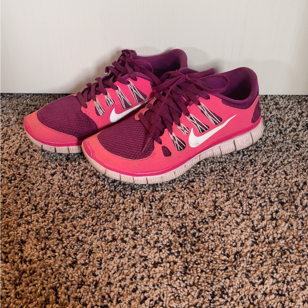 Nike Women's Fuchsia and Pink Athletic Shoes